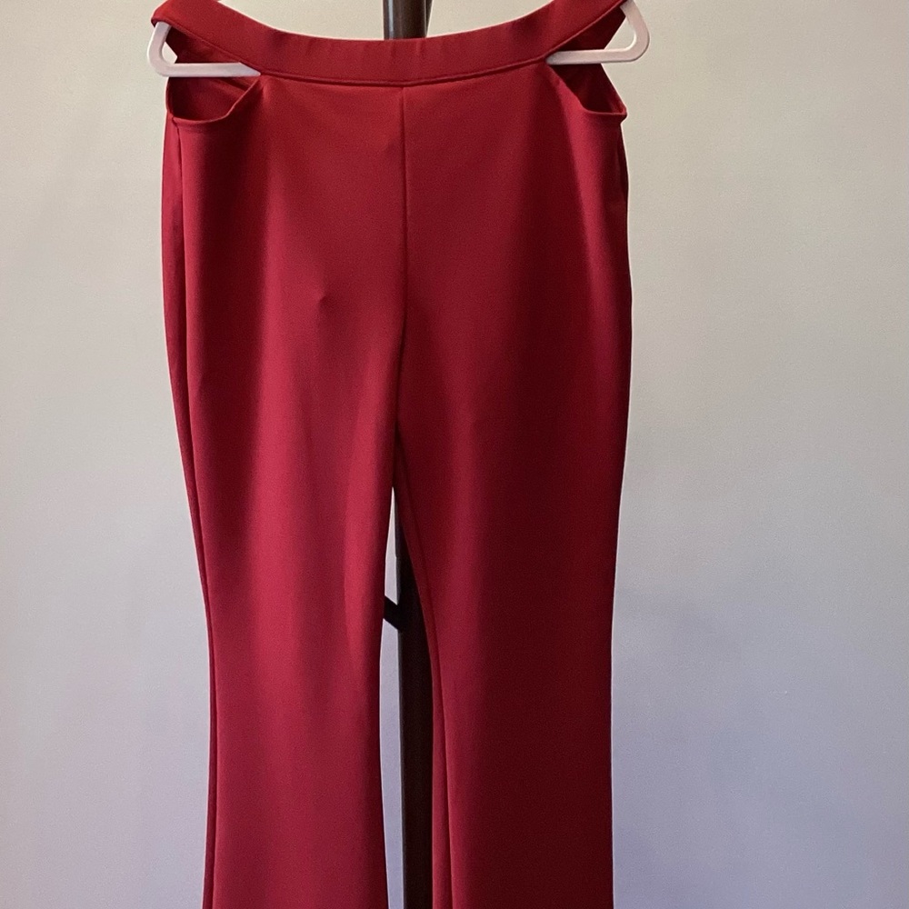 Wild Fable side hip cutout flare pant legging. Size XL.